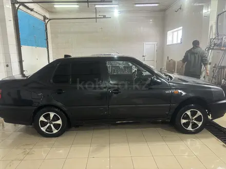 Volkswagen Vento 1993 года за 1 200 000 тг. в Уральск – фото 3