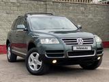 Volkswagen Touareg 2004 годаүшін6 200 000 тг. в Алматы