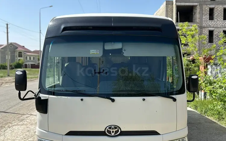 Toyota  Coaster 2017 года за 20 000 000 тг. в Атырау