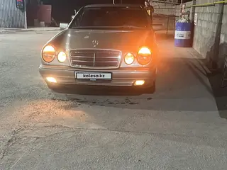 Mercedes-Benz E 230