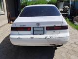 Toyota Camry 1998 годаүшін2 800 000 тг. в Есик – фото 4