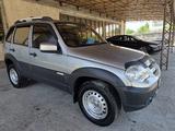 Chevrolet Niva 2013 годаүшін3 200 000 тг. в Шымкент – фото 2
