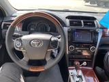 Toyota Camry 2013 года за 8 400 000 тг. в Уральск – фото 2