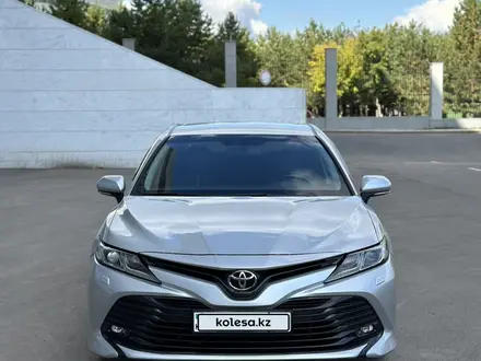 Toyota Camry 2020 года за 12 900 000 тг. в Астана – фото 2