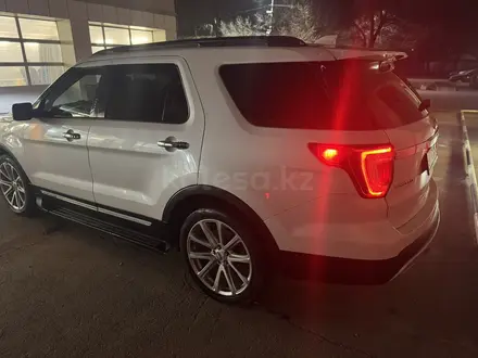 Ford Explorer 2015 года за 13 000 000 тг. в Алматы – фото 4