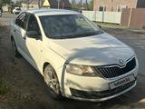 Skoda Rapid 2016 года за 6 000 000 тг. в Уральск – фото 2