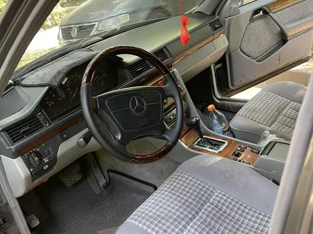 Mercedes-Benz E 320 1994 года за 2 850 000 тг. в Алматы – фото 15