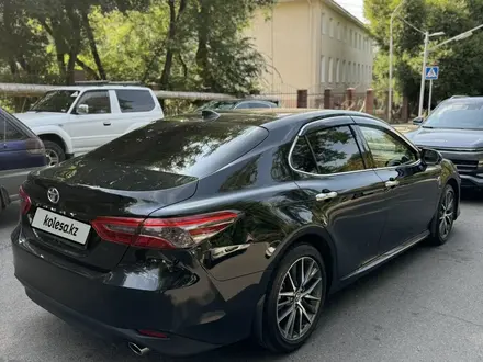 Toyota Camry 2023 года за 15 300 000 тг. в Алматы – фото 3