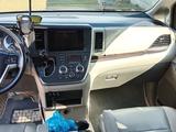 Toyota Sienna 2015 года за 8 600 000 тг. в Актобе – фото 4