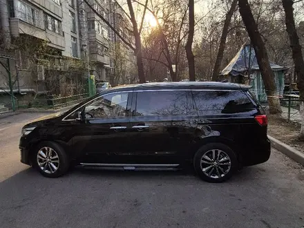 Kia Carnival 2017 года за 12 000 000 тг. в Алматы – фото 4