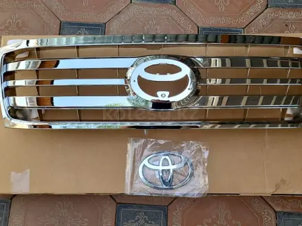 Решетка радиатора хром на Land Cruiser 100 за 30 000 тг. в Астана