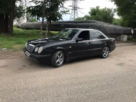 Mercedes-Benz E 230 1998 года за 2 800 000 тг. в Алматы