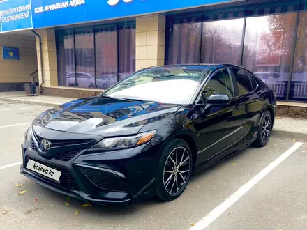 Toyota Camry 2021 года за 15 000 000 тг. в Караганда – фото 2