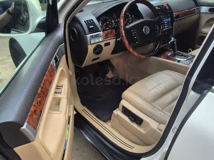 Volkswagen Touareg 2007 года за 7 000 000 тг. в Алматы – фото 11