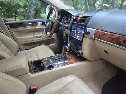 Volkswagen Touareg 2007 года за 7 000 000 тг. в Алматы – фото 13