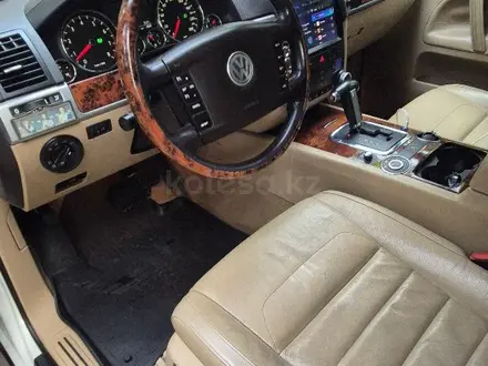 Volkswagen Touareg 2007 года за 7 000 000 тг. в Алматы – фото 14