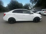Chevrolet Aveo 2014 года за 2 500 000 тг. в Уральск – фото 2