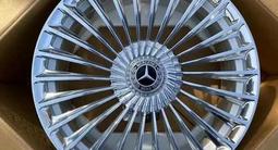 Оригинальные диски R20 AMG на Mercedes W 223 S-Classe, Мерседес W223, с рез за 550 000 тг. в Астана