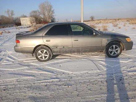 Toyota Camry 2001 года за 3 500 000 тг. в Аксуат – фото 2