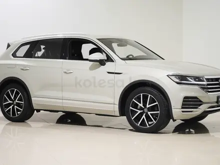 Volkswagen Touareg 2022 года за 26 800 000 тг. в Алматы – фото 2