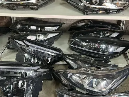 Фары передние на все марки Kia Hyundai новый и Б/У оригинал за 1 000 тг. в Алматы