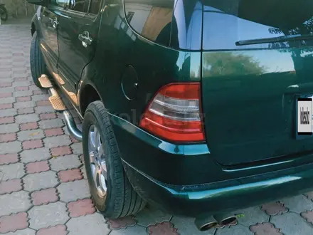 Mercedes-Benz ML 320 2001 года за 5 200 000 тг. в Есик – фото 2