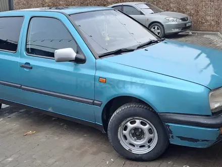 Volkswagen Golf 1993 года за 900 000 тг. в Алматы