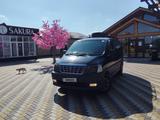 Toyota Grand Hiace 2001 годаүшін4 400 000 тг. в Алматы