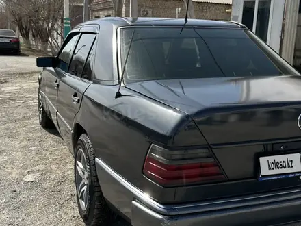 Mercedes-Benz E 220 1993 года за 1 800 000 тг. в Кызылорда – фото 5
