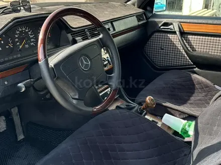 Mercedes-Benz E 220 1993 года за 1 800 000 тг. в Кызылорда – фото 7