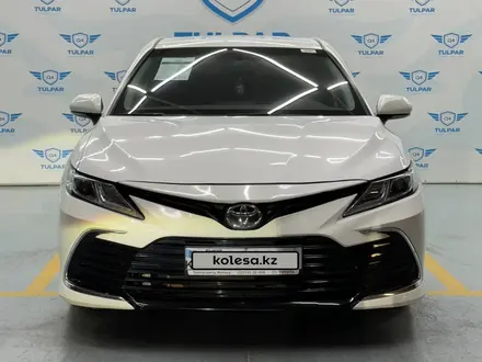 Toyota Camry 2022 года за 12 200 000 тг. в Алматы – фото 2