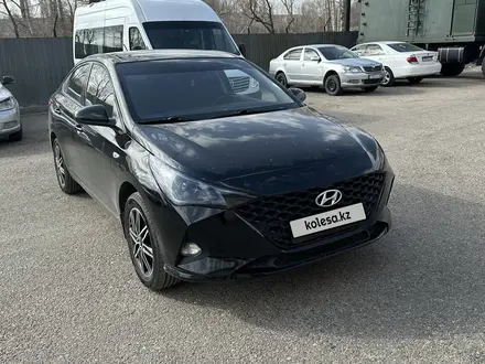 Hyundai Accent 2021 года за 6 800 000 тг. в Усть-Каменогорск – фото 2