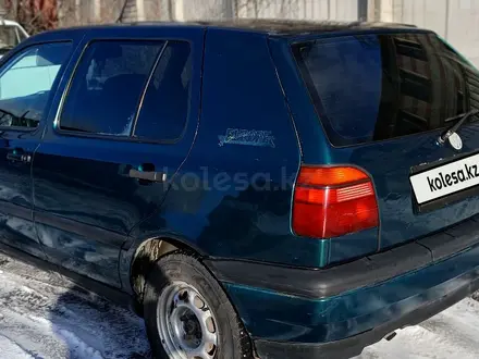 Volkswagen Golf 1995 года за 1 125 188 тг. в Семей – фото 5