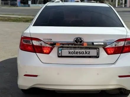 Toyota Camry 2014 года за 8 700 000 тг. в Актобе – фото 4