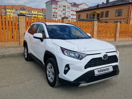 Toyota RAV4 2020 года за 14 500 000 тг. в Актобе