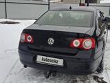 Volkswagen Passat 2005 года за 2 800 000 тг. в Уральск – фото 2