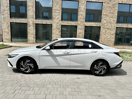 Hyundai Elantra 2024 года за 9 300 000 тг. в Алматы – фото 2