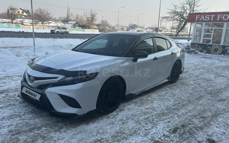 Toyota Camry 2022 годаfor17 000 000 тг. в Алматы