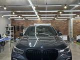 BMW X5 2019 года за 38 000 000 тг. в Астана – фото 2