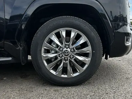 Toyota Land Cruiser 2025 года за 68 000 000 тг. в Алматы – фото 5