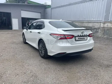 Toyota Camry 2020 года за 12 500 000 тг. в Алматы – фото 2
