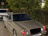 Mercedes-Benz E 320 1997 года за 2 200 000 тг. в Алматы – фото 2