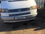 Volkswagen Caravelle 1994 годаүшін3 500 000 тг. в Астана