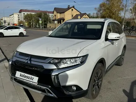 Mitsubishi Outlander 2019 года за 10 800 000 тг. в Костанай