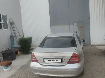 Mercedes-Benz C 180 2002 года за 2 750 000 тг. в Актобе – фото 4