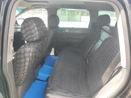 Volkswagen Touareg 2004 года за 5 000 000 тг. в Алматы – фото 12