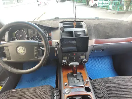 Volkswagen Touareg 2004 года за 5 000 000 тг. в Алматы – фото 10