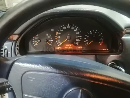 Mercedes-Benz E 240 1998 года за 2 700 000 тг. в Уральск – фото 5
