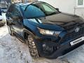 Toyota RAV4 2020 года за 12 500 000 тг. в Уральск – фото 2
