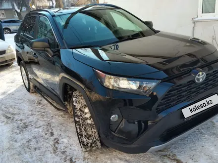 Toyota RAV4 2020 года за 12 500 000 тг. в Уральск – фото 2
